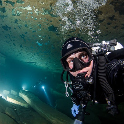 Why Backup Dive Torches are Essential for Cave Divers