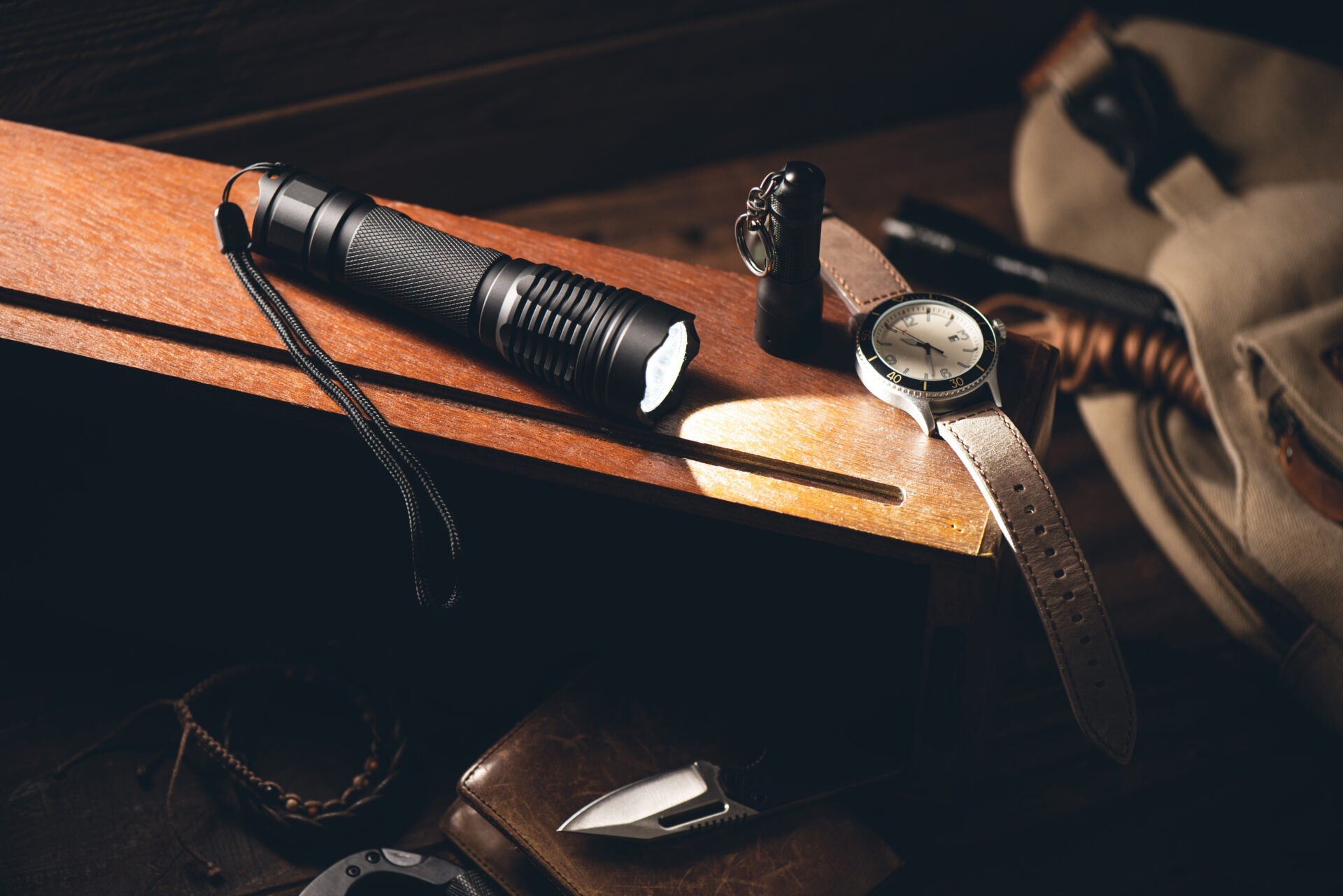 Hands-Free Freedom or Focused Power? Picking Your Perfect Light Weapon: Headlamp vs. Flashlight