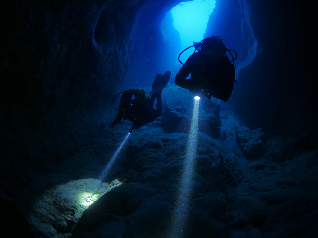 Dive into the Light: Choosing the Perfect Scuba Diving Torch
